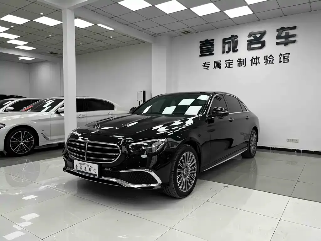 Mercedes-Benz E-Class — фото 1