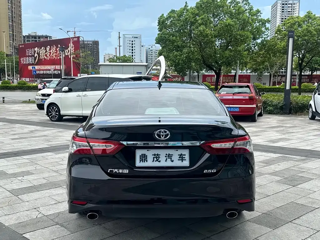 Toyota Camry — фото 8