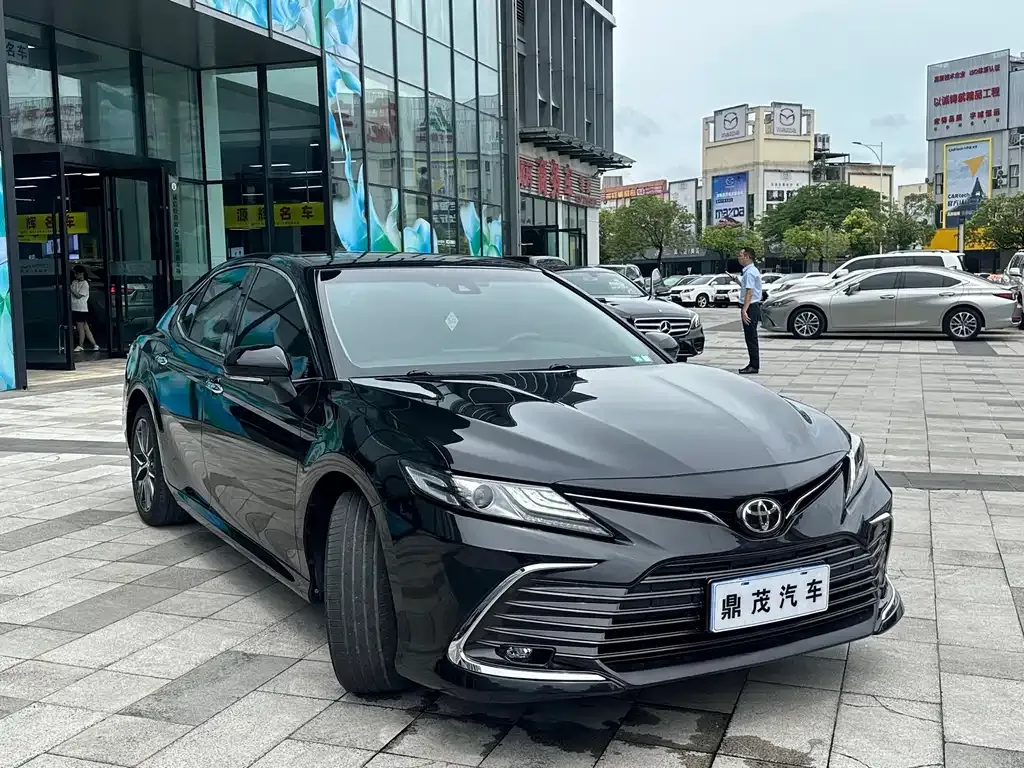 Toyota Camry — фото 3