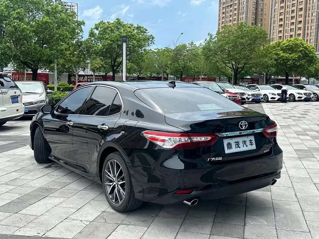Toyota Camry — фото 6