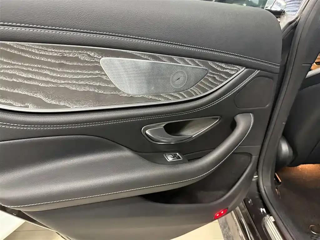 Mercedes-Benz CLS — фото 6