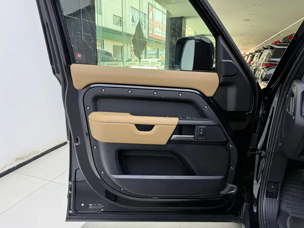 Land Rover Defender — фото 10