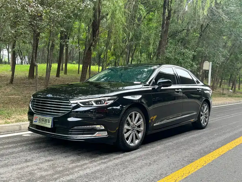 Ford Taurus — фото 1