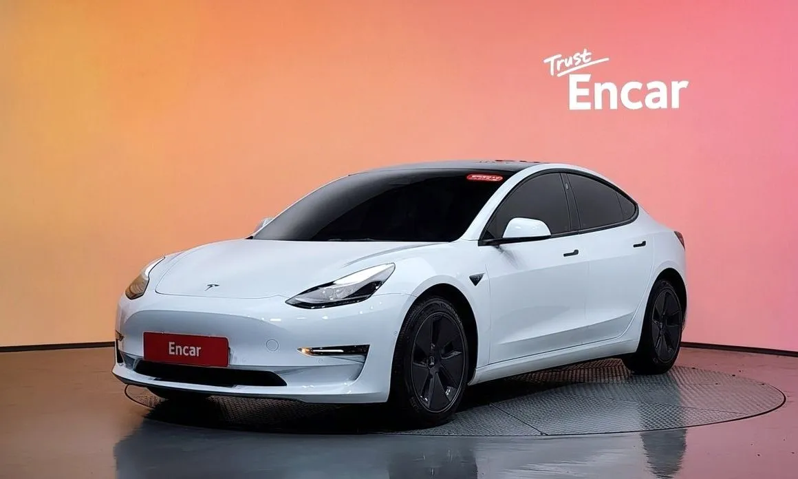 Tesla Model 3 — фото 1