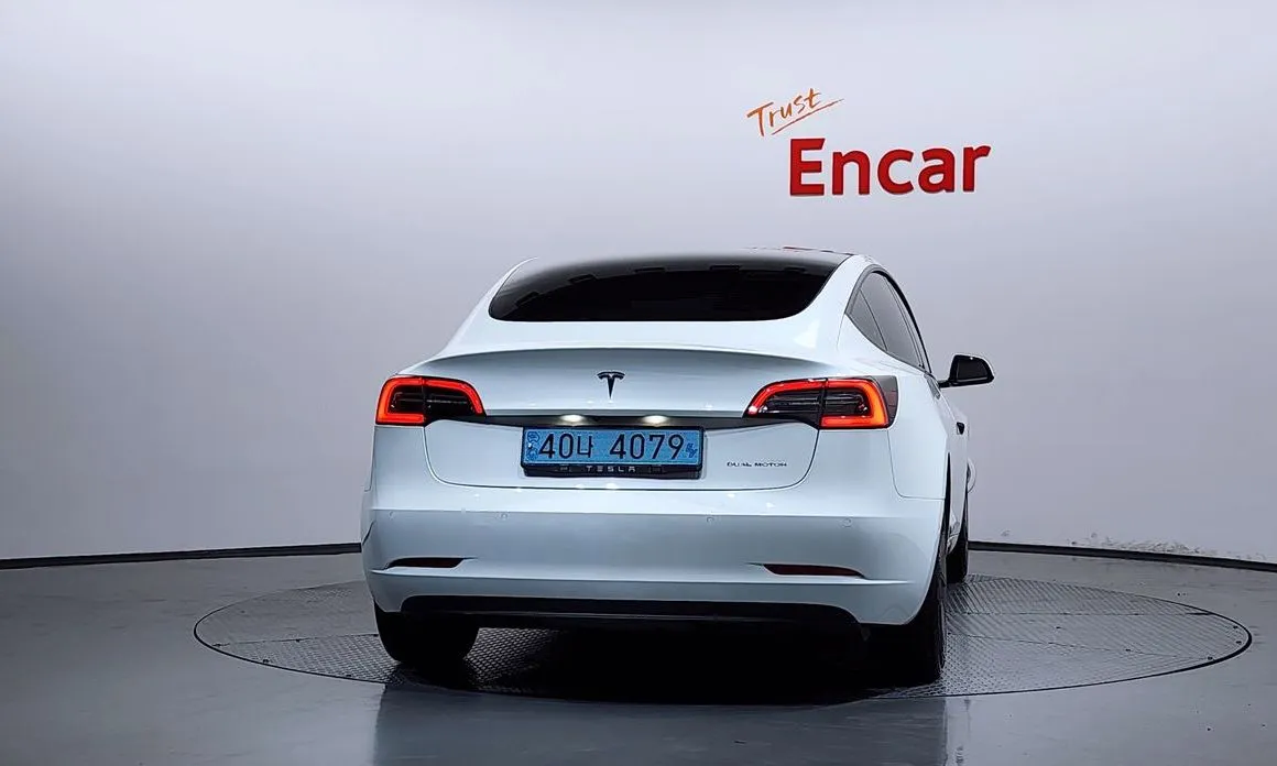 Tesla Model 3 — фото 4
