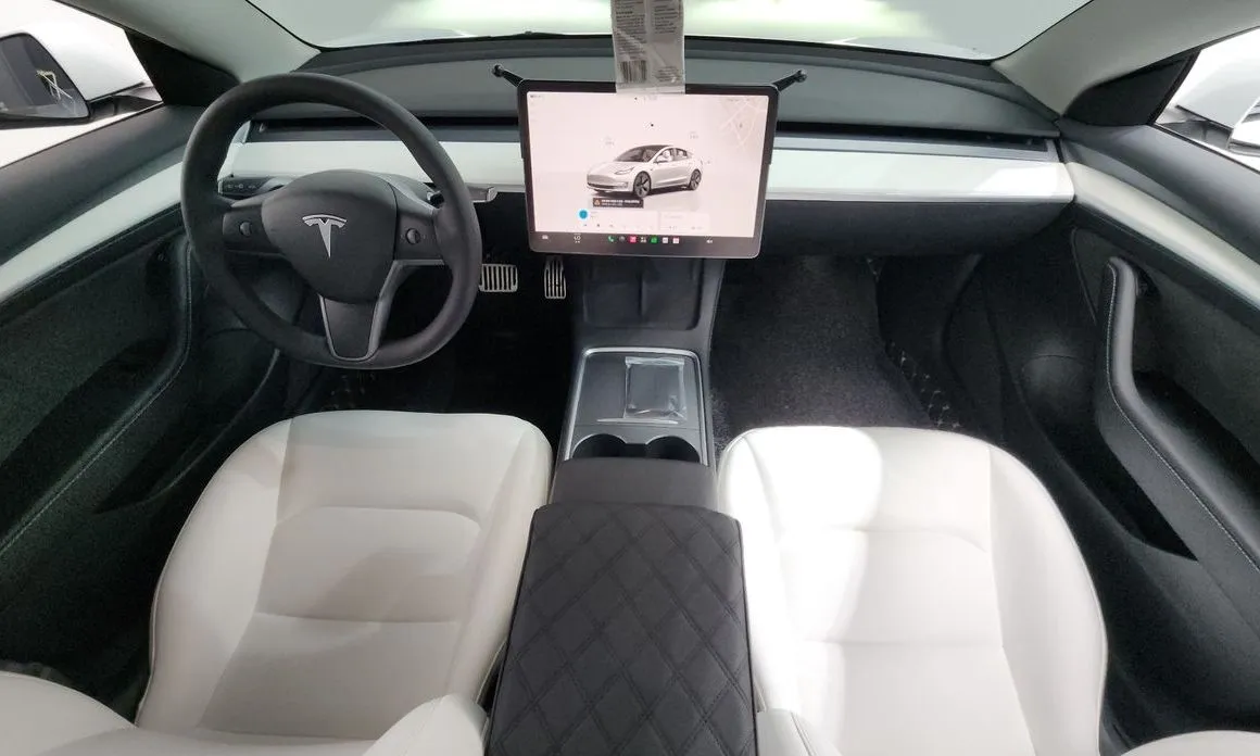 Tesla Model 3 — фото 10