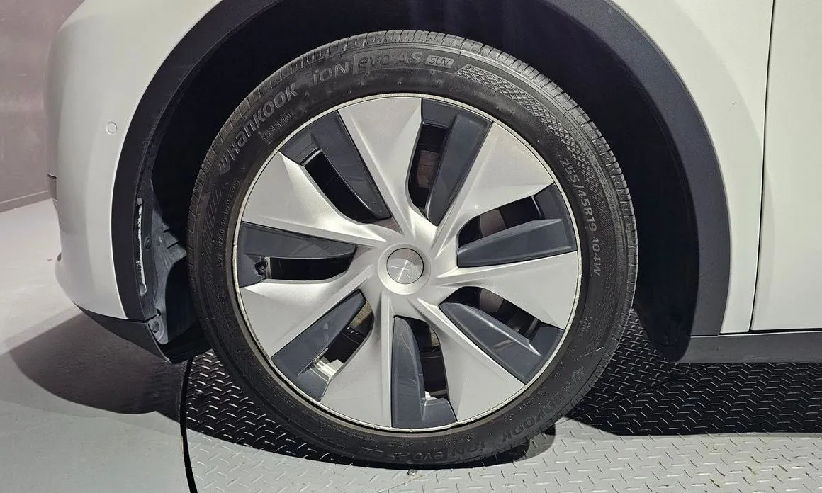 Tesla Model Y — фото 9