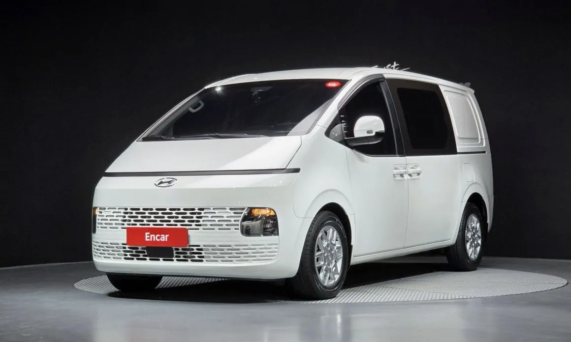 Hyundai Staria — фото 1