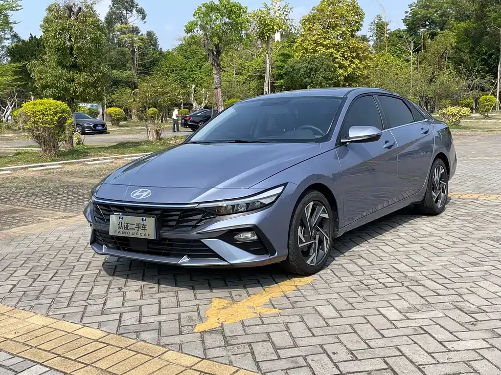 Hyundai Elantra — фото 1