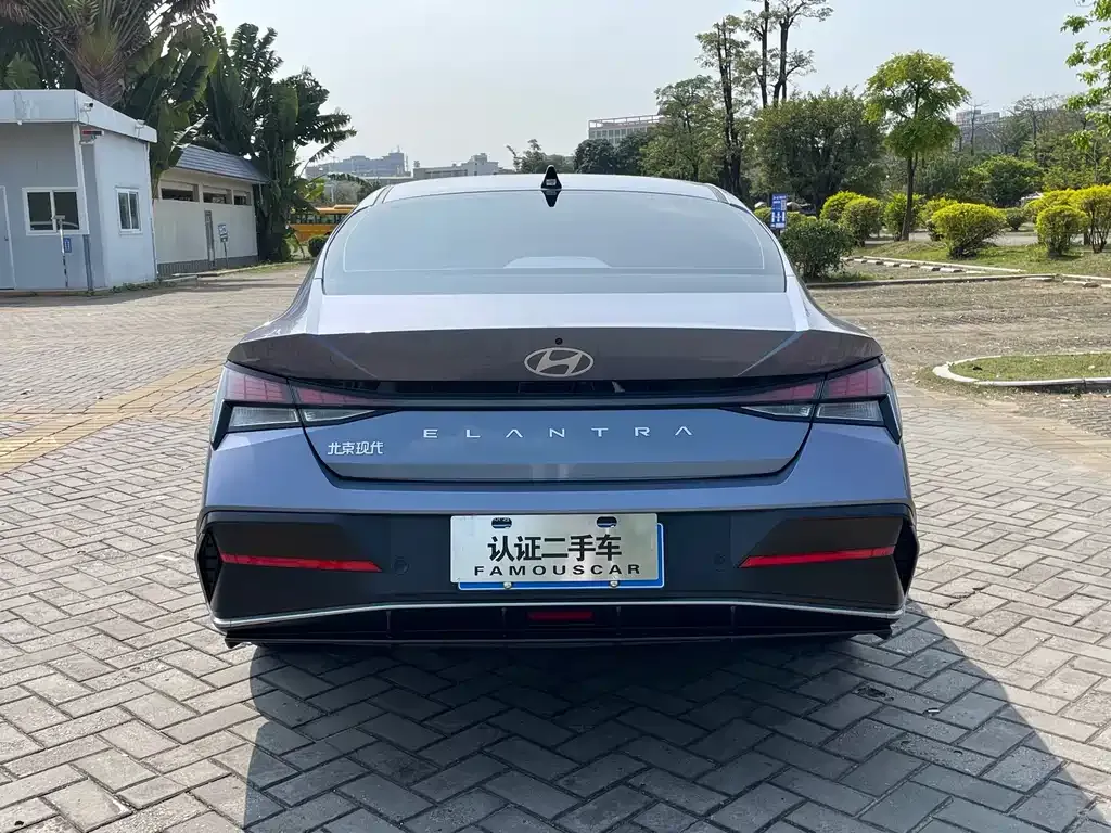 Hyundai Elantra — фото 3