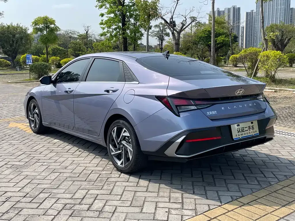 Hyundai Elantra — фото 5