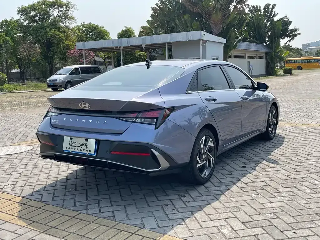 Hyundai Elantra — фото 2