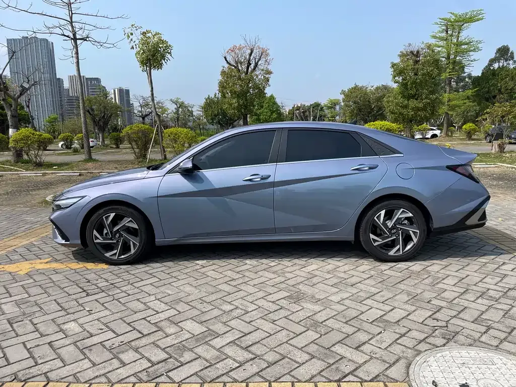 Hyundai Elantra — фото 4