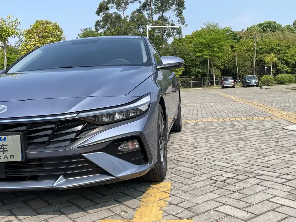 Hyundai Elantra — фото 7