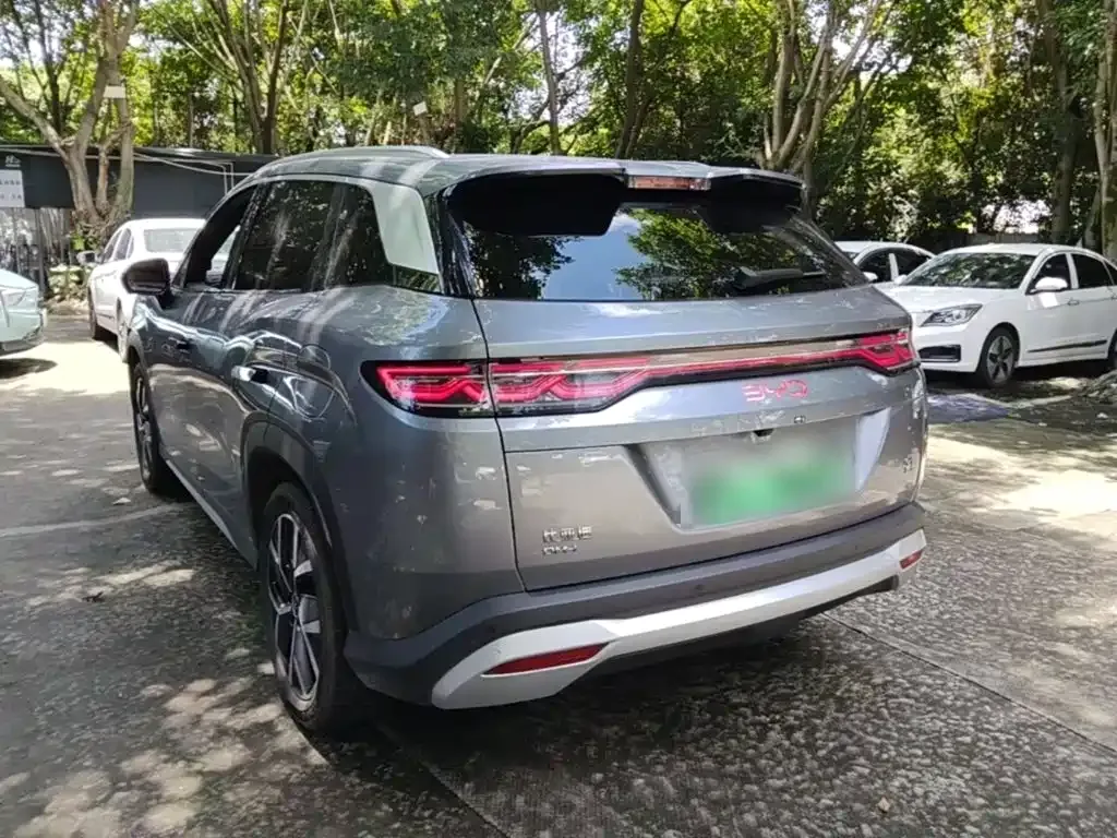 BYD L DM-i — фото 8
