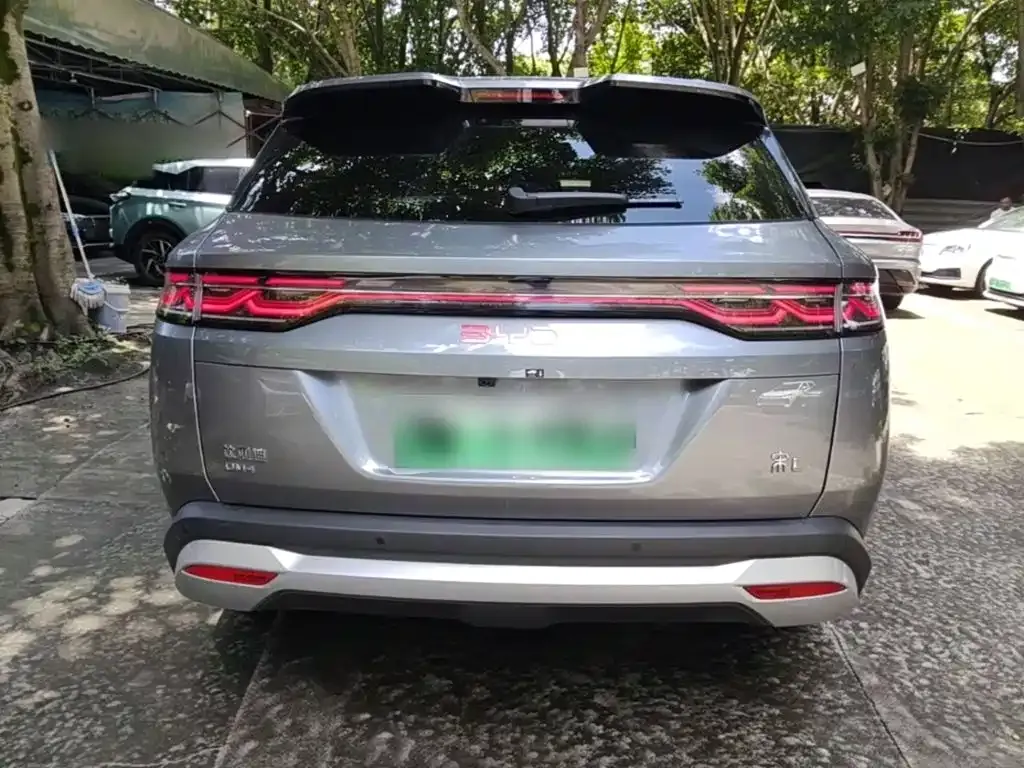 BYD L DM-i — фото 9
