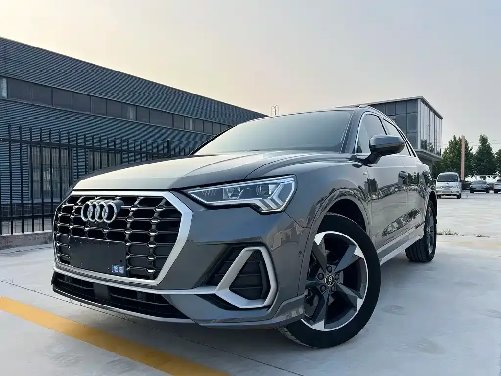 Audi Q3 — фото 1