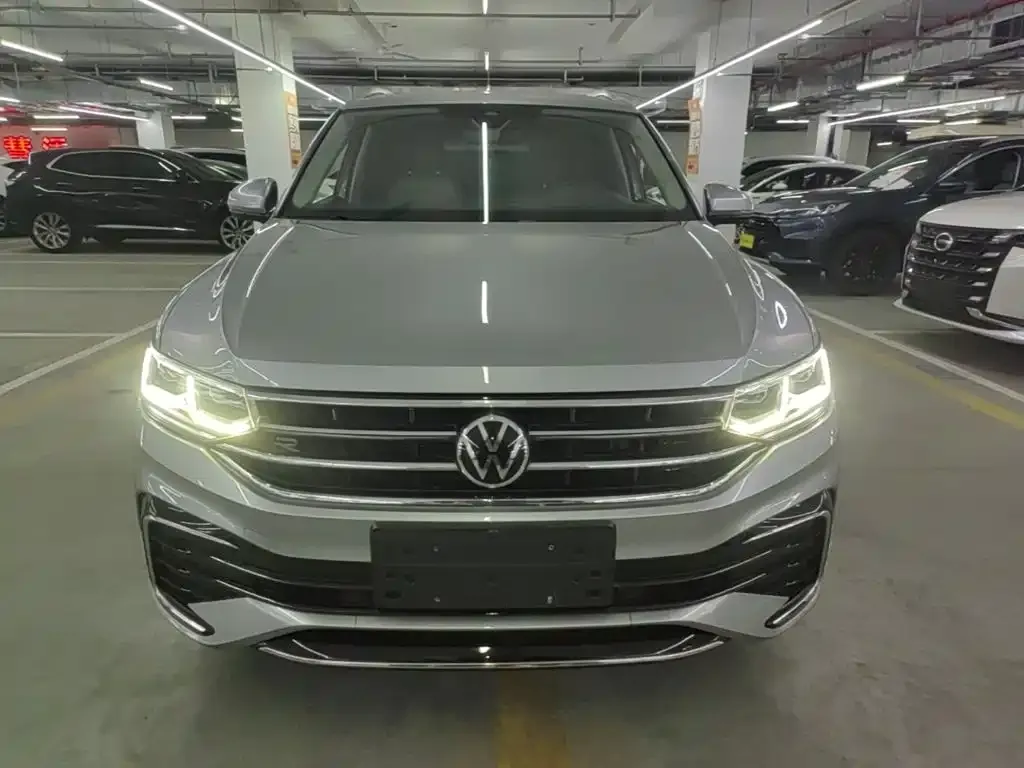 Volkswagen Tiguan L — фото 7