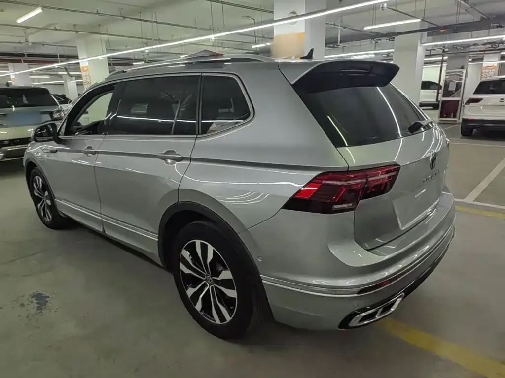 Volkswagen Tiguan L — фото 8
