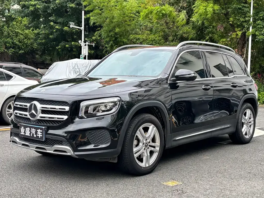 Mercedes-Benz GLB — фото 1