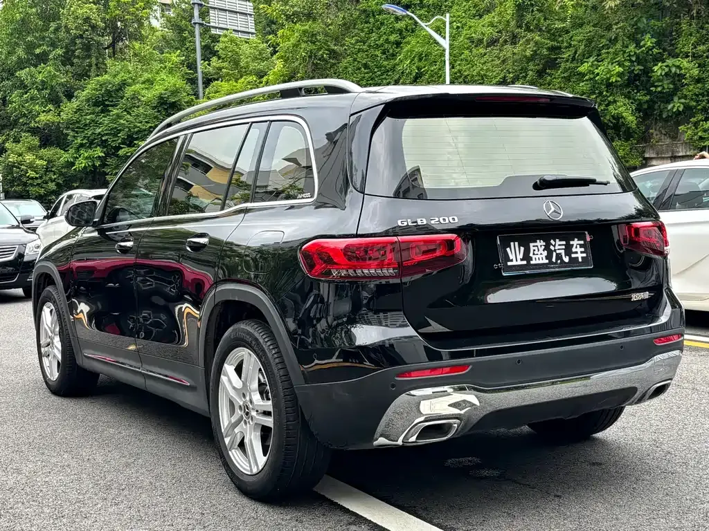 Mercedes-Benz GLB — фото 10