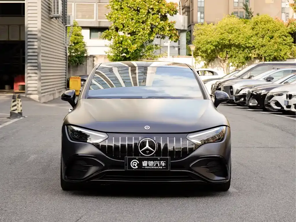 Mercedes-Benz EQE AMG — фото 10