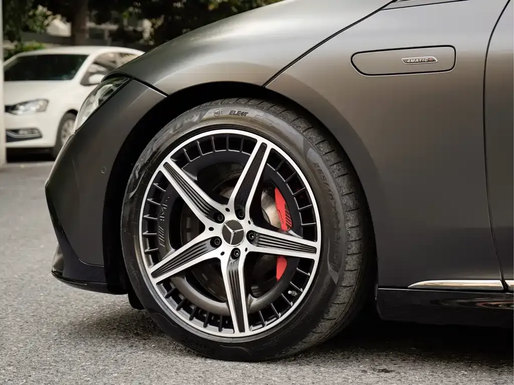 Mercedes-Benz EQE AMG — фото 2