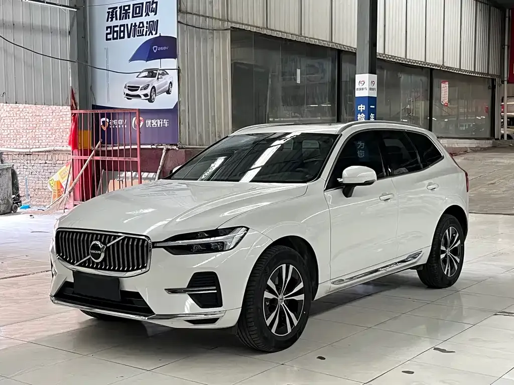Volvo XC60 — фото 1