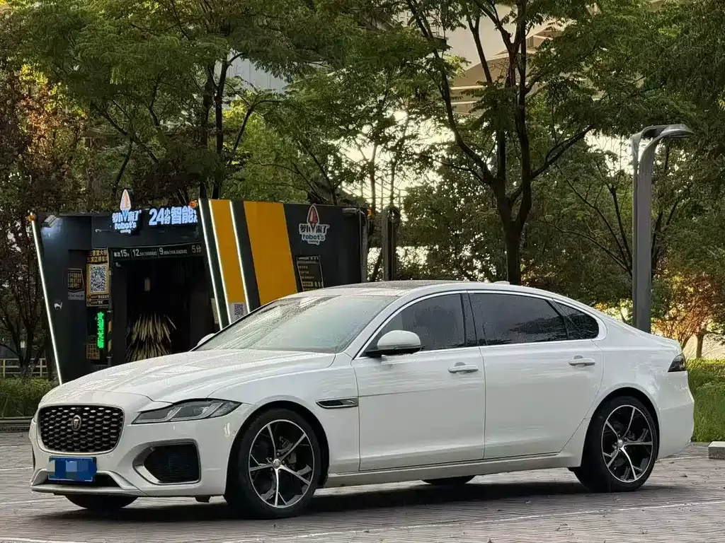 Jaguar XFL — фото 1