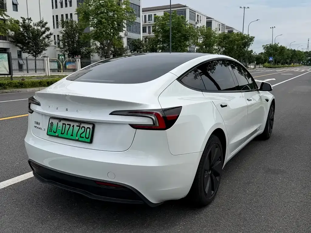 Tesla Model 3 — фото 10
