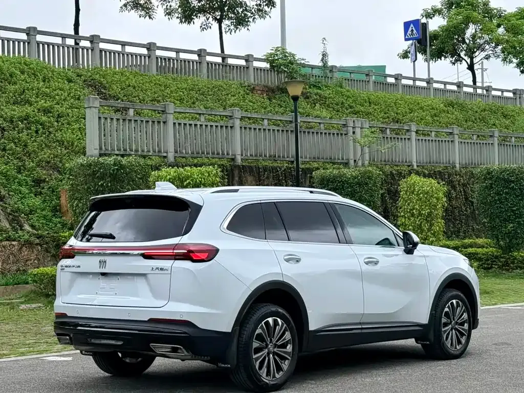 Buick Envision Plus — фото 9