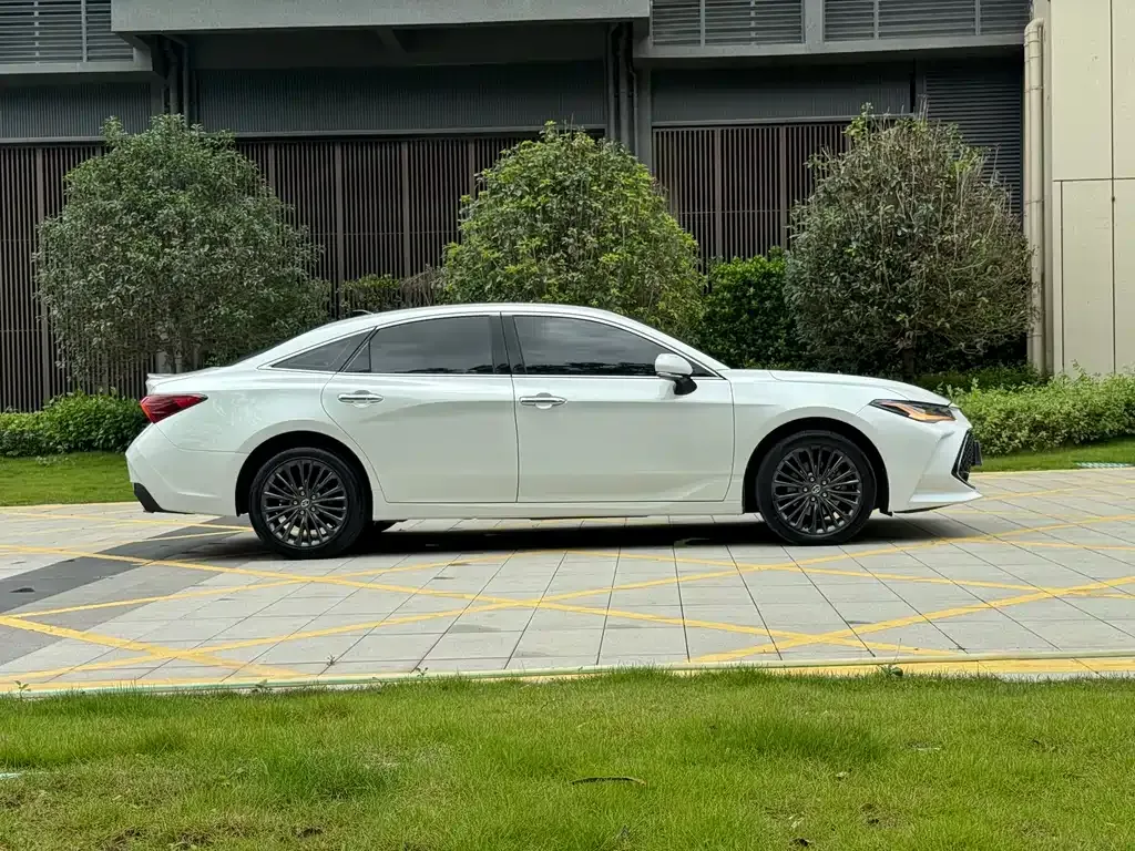 Toyota Avalon — фото 10