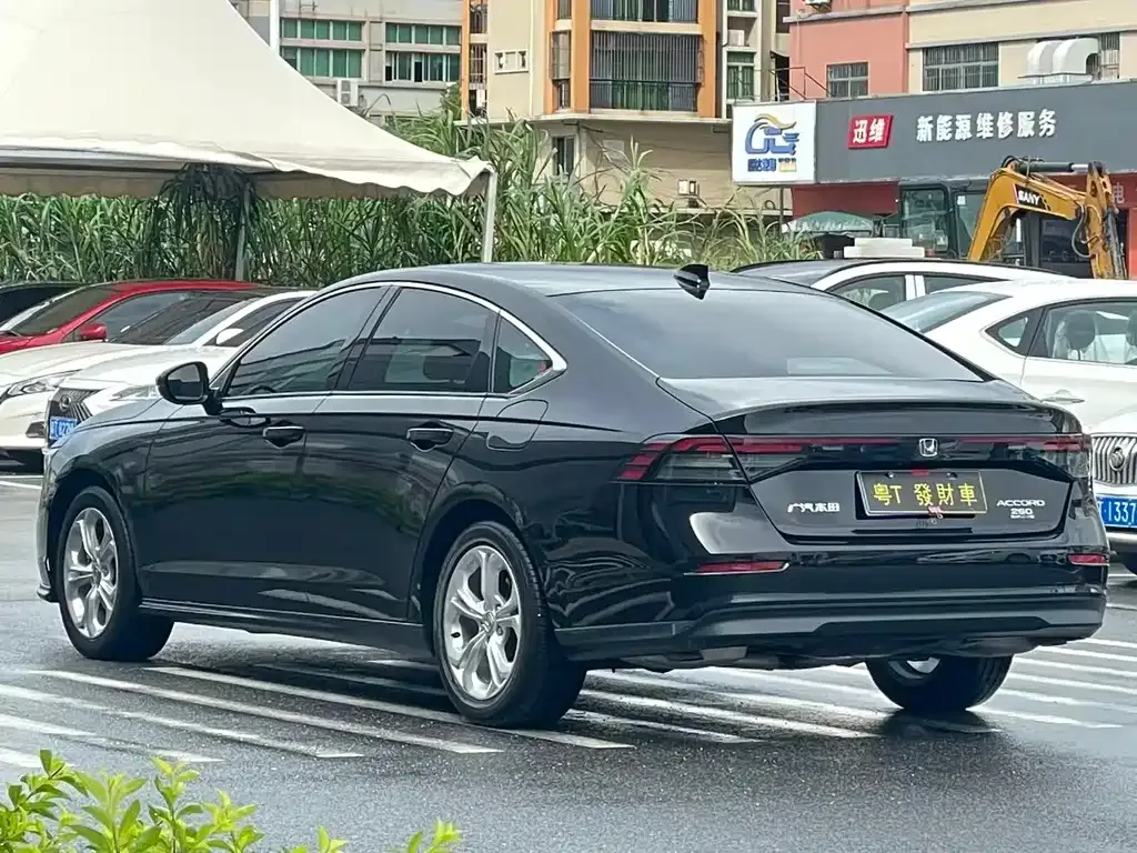Honda Accord — фото 7