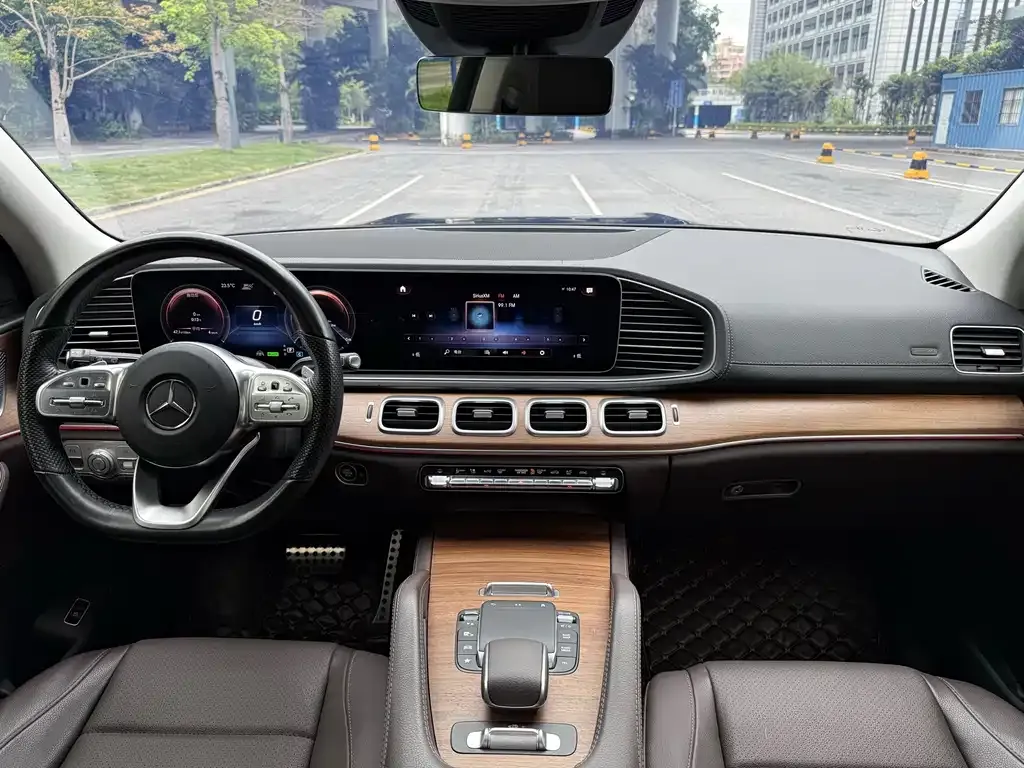 Mercedes-Benz GLS — фото 6