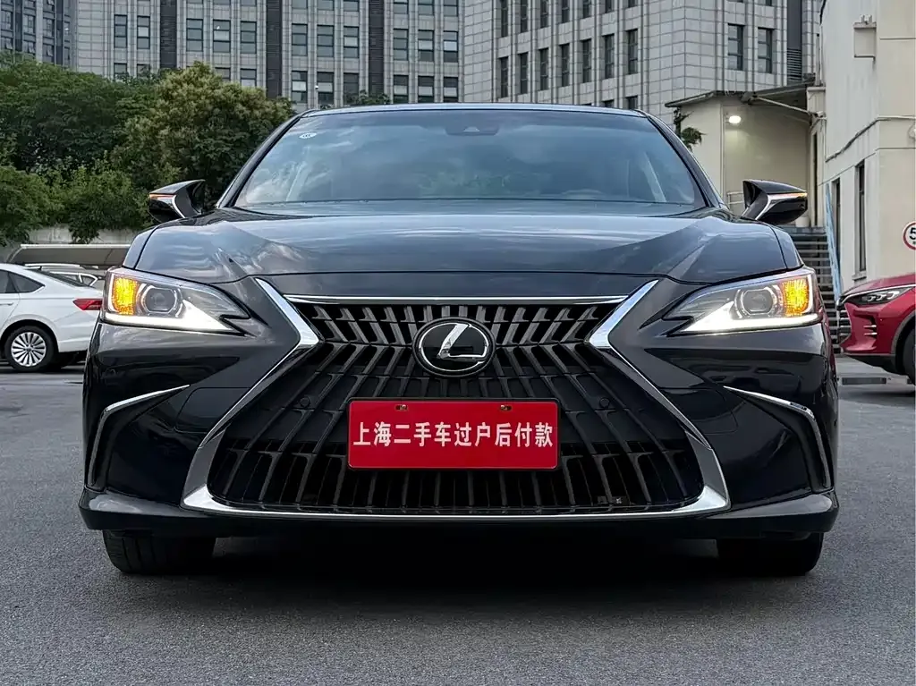 Lexus ES — фото 1