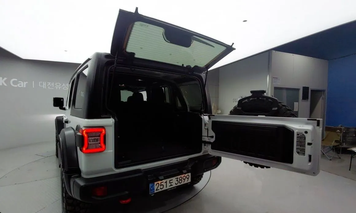 Jeep Wrangler 2023 из KR, фото 3
