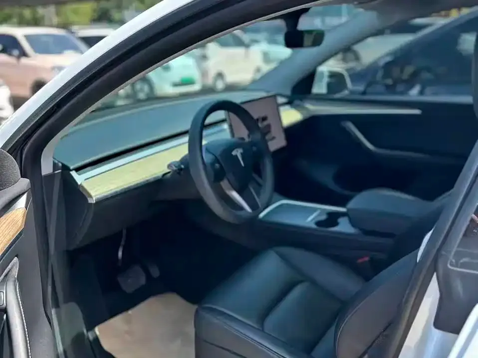 Tesla Model Y — фото 2