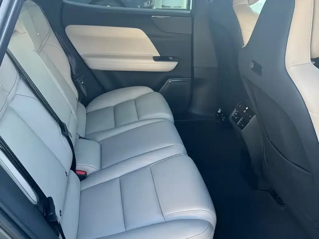 Volvo XC70 Plug-in Hybrid — фото 2