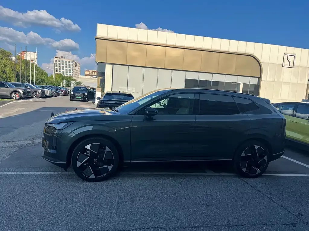 Volvo XC70 Plug-in Hybrid — фото 4