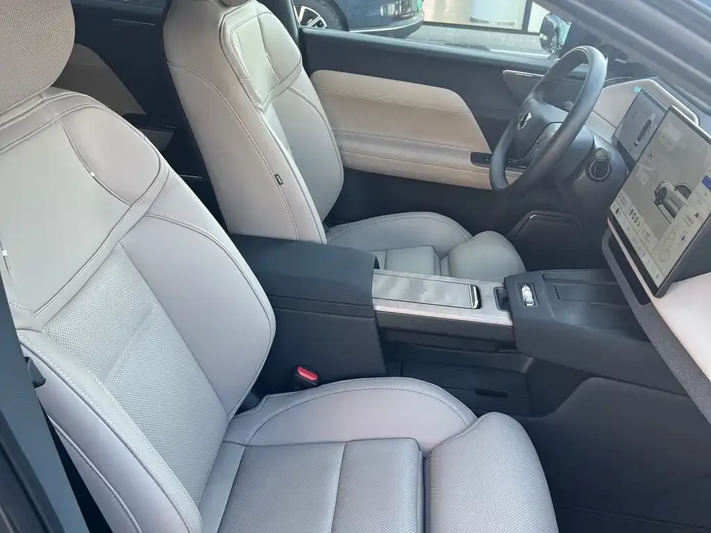 Volvo XC70 Plug-in Hybrid — фото 3