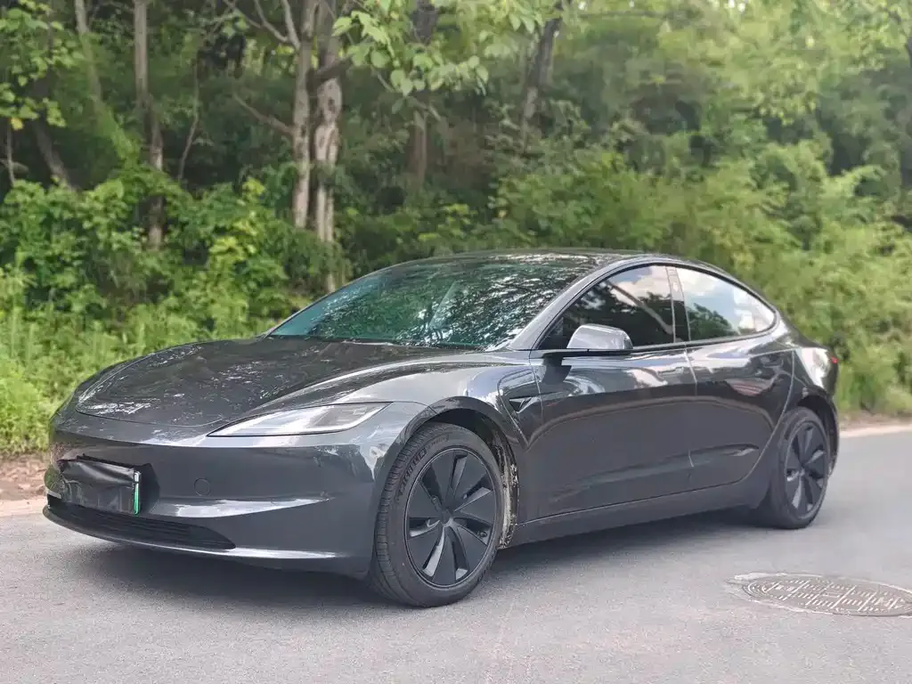Tesla Model 3 — фото 1