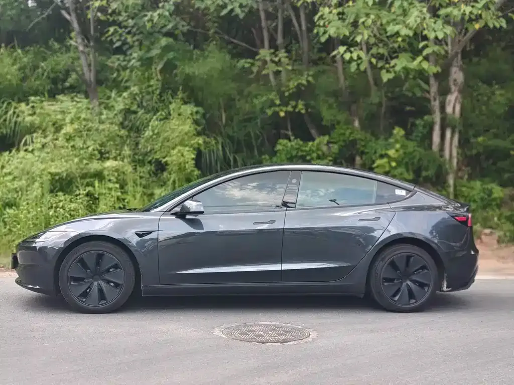 Tesla Model 3 — фото 7