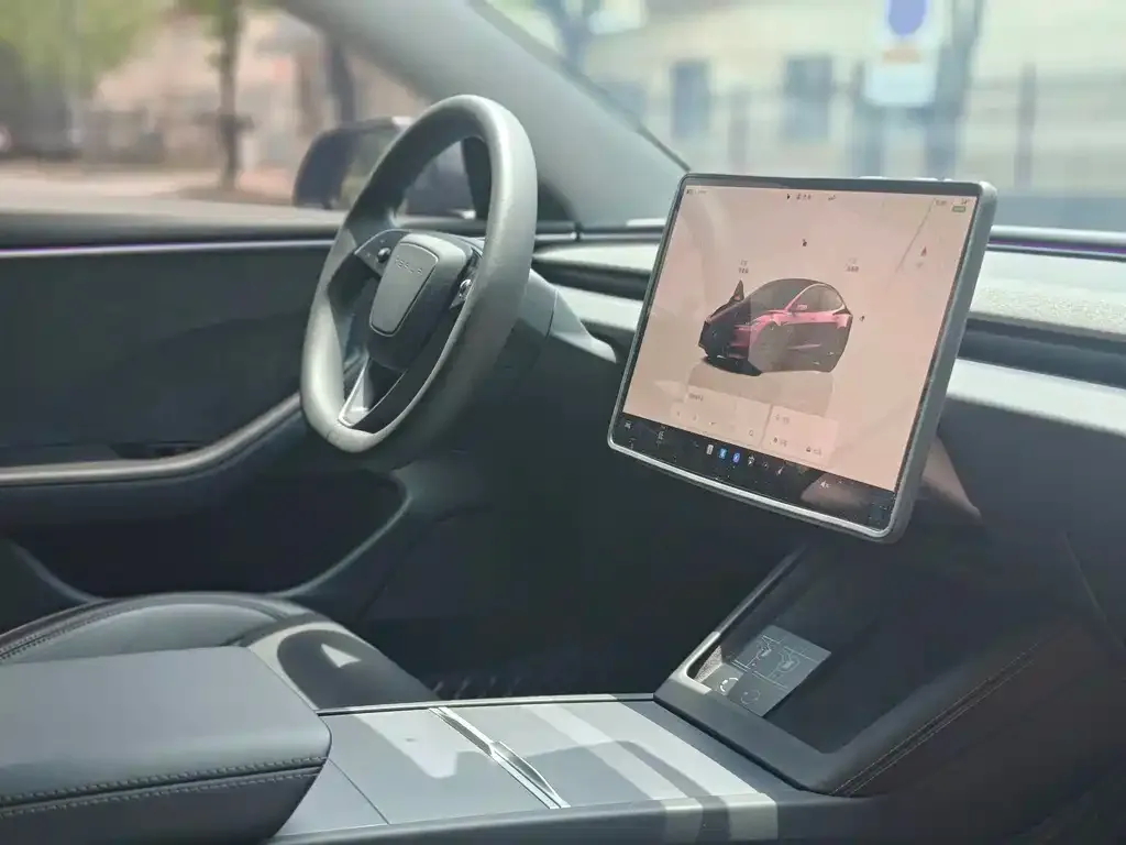 Tesla Model 3 — фото 9