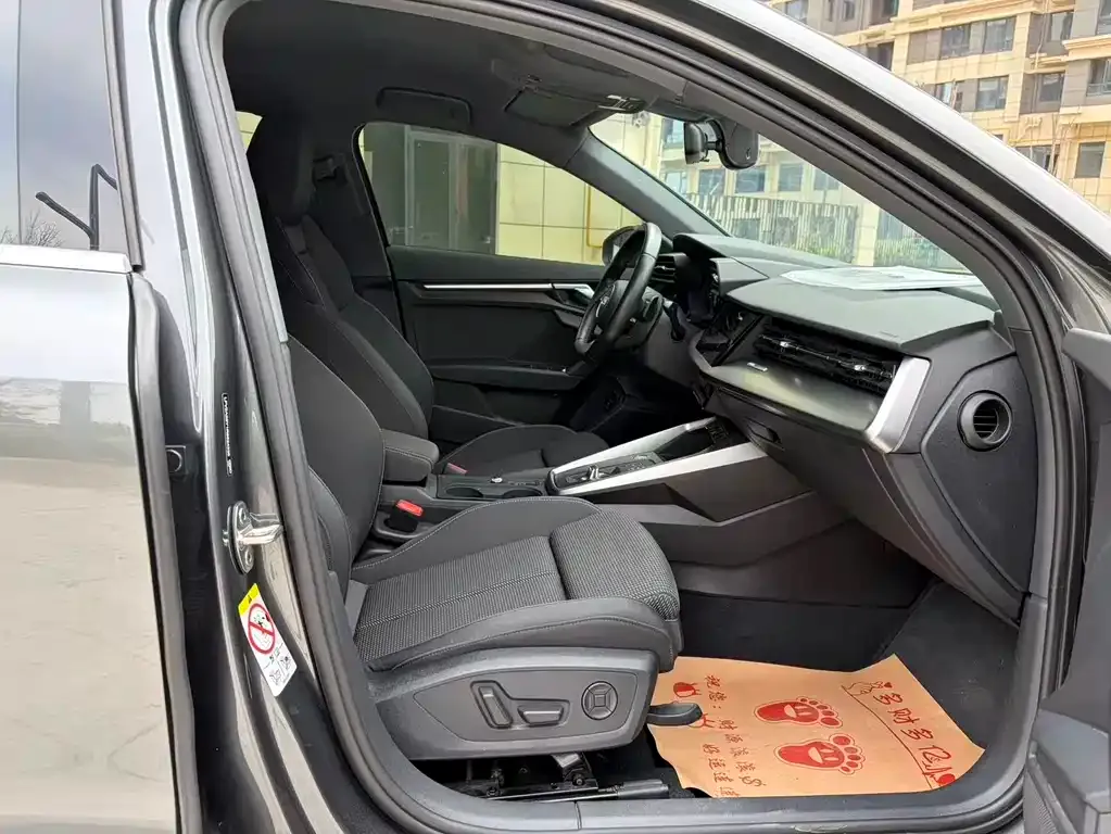 Audi A3 2024 из CN, фото 2