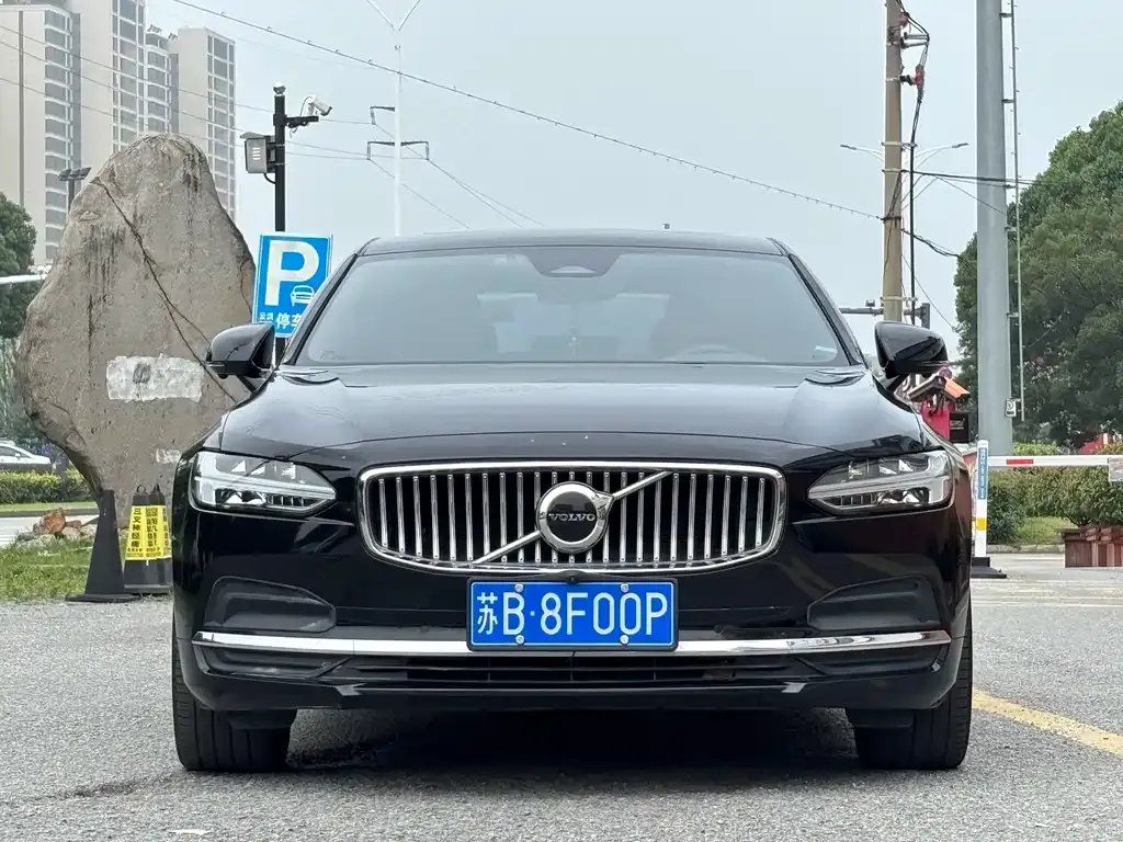 Volvo S90 — фото 1