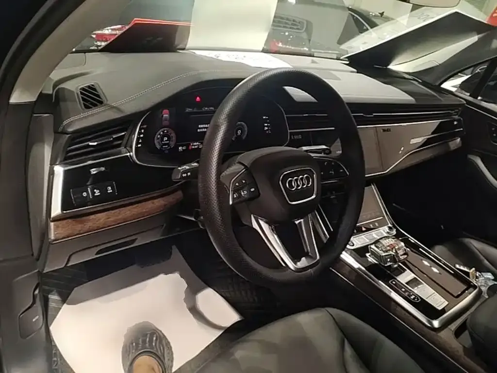 Audi Q7 — фото 10