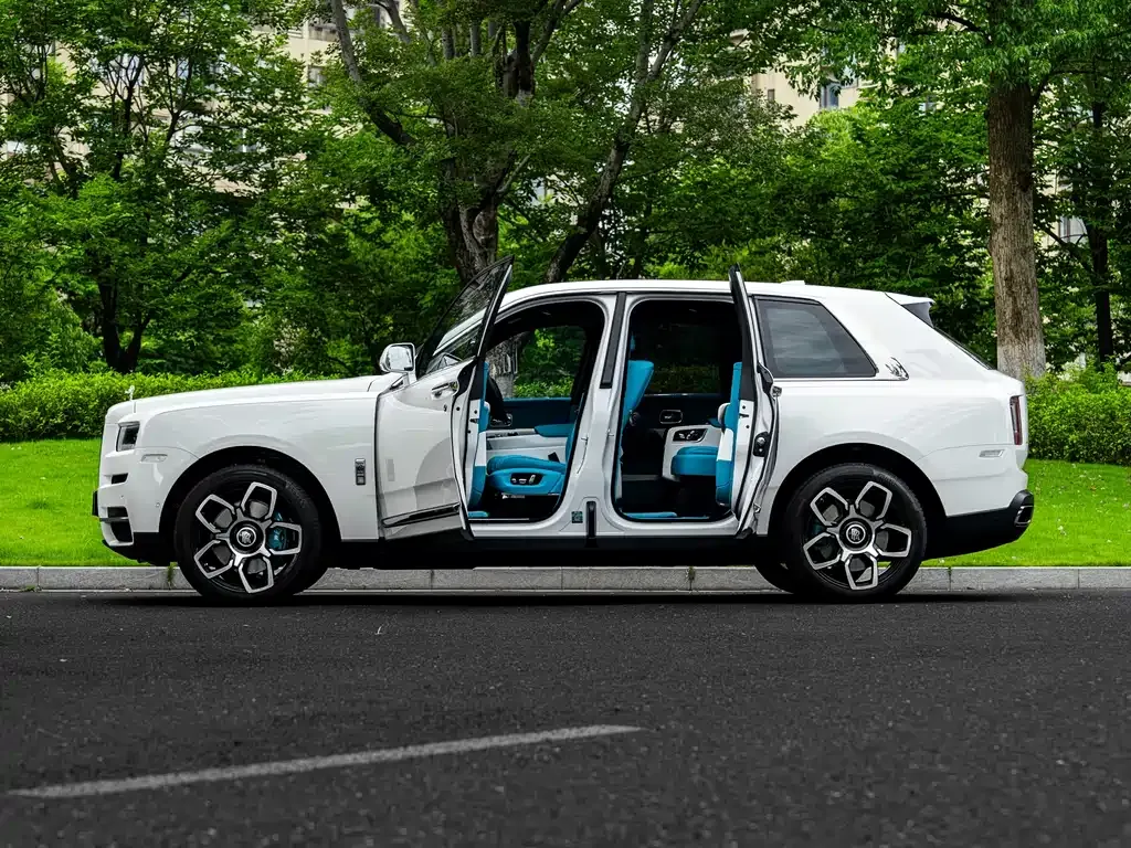 Rolls-Royce Cullinan — фото 10