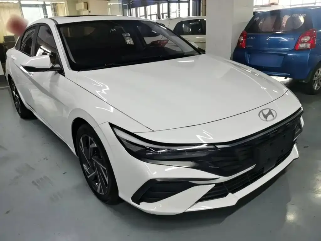 Hyundai Elantra — фото 2