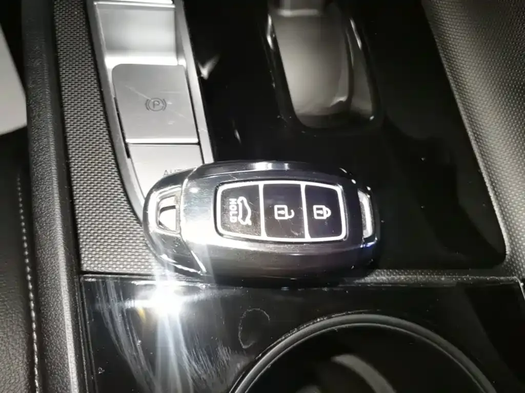 Hyundai Elantra — фото 10