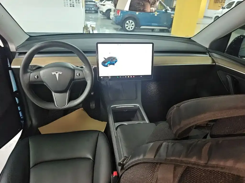 Tesla Model Y — фото 8